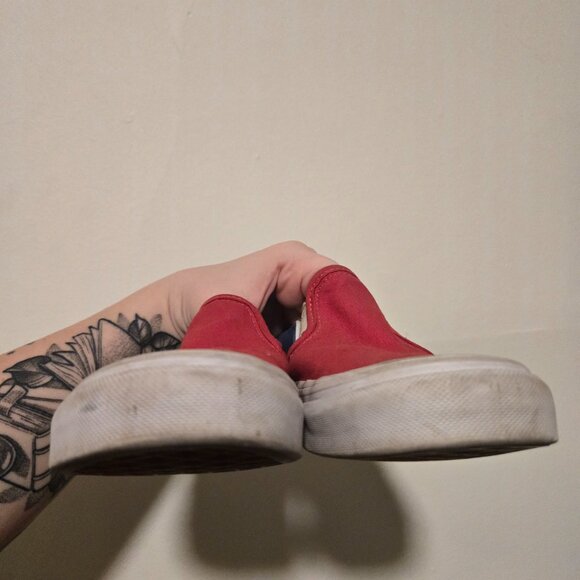 Slip on Vans Wmns 7, Mens 5.5 Red, yellow, blue - Picture 9 of 10